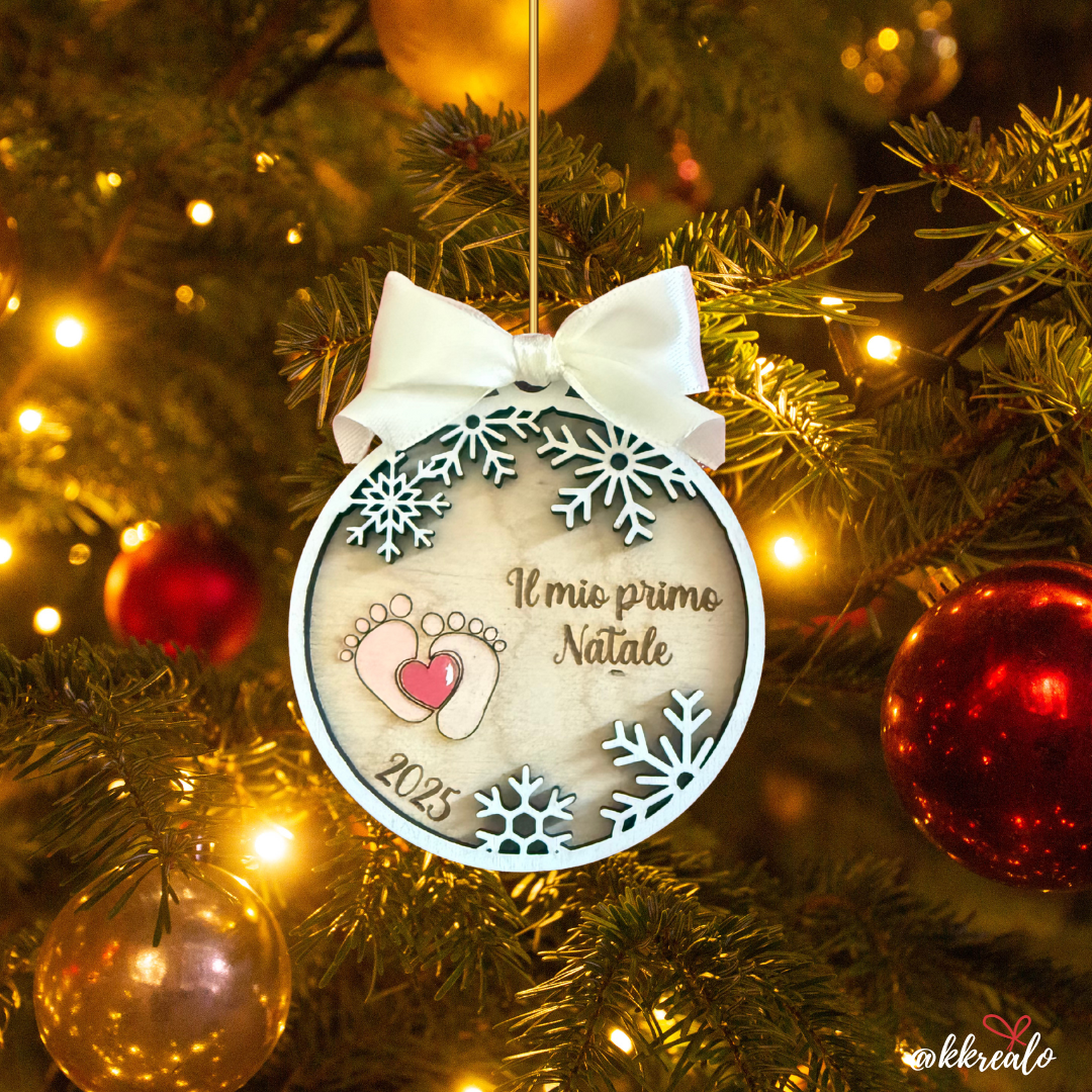 Pallina di natale in legno di betulla taglio laser - il tuo primo natale - personalizzabile
